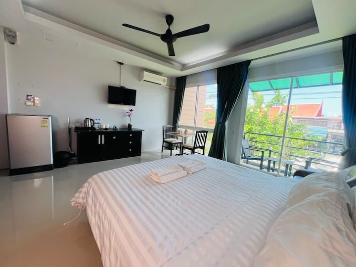Room 2, photo 2