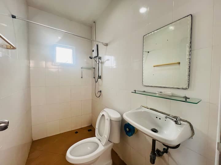Room 5, photo 3